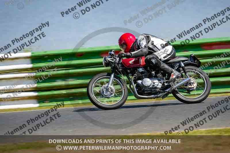 Vintage motorcycle club;eventdigitalimages;mallory park;mallory park trackday photographs;no limits trackdays;peter wileman photography;trackday digital images;trackday photos;vmcc festival 1000 bikes photographs